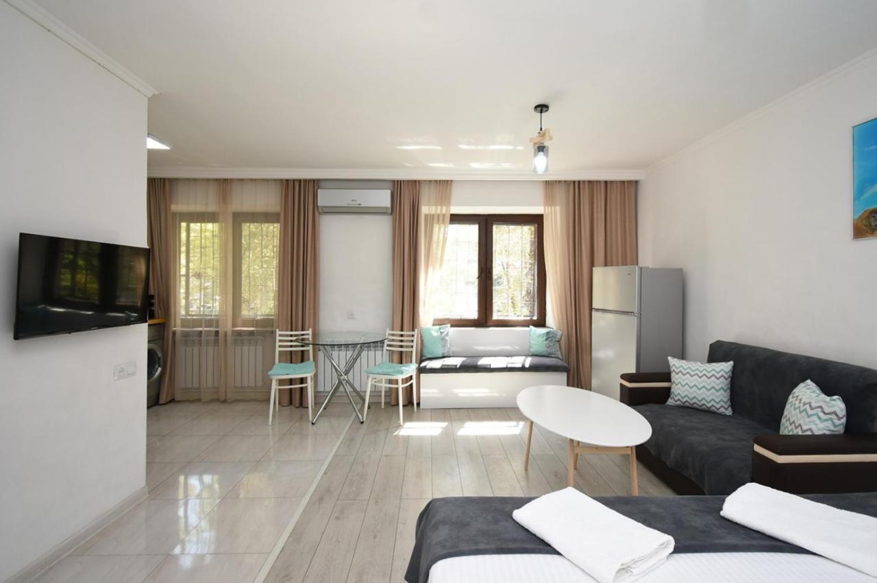 Cozy Apartment Near To The Metro H Kochar 19 エレバン エクステリア 写真