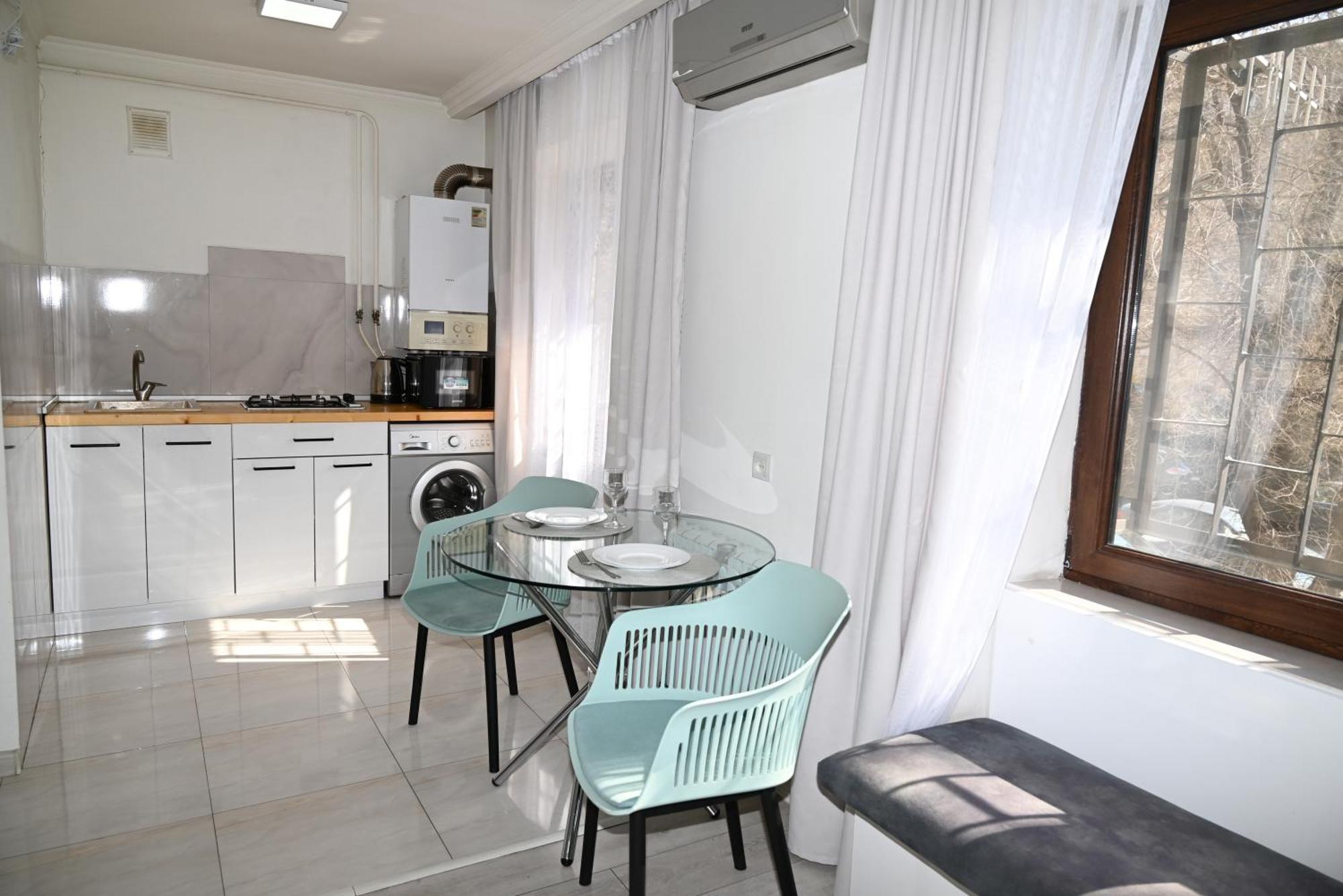 Cozy Apartment Near To The Metro H Kochar 19 エレバン エクステリア 写真